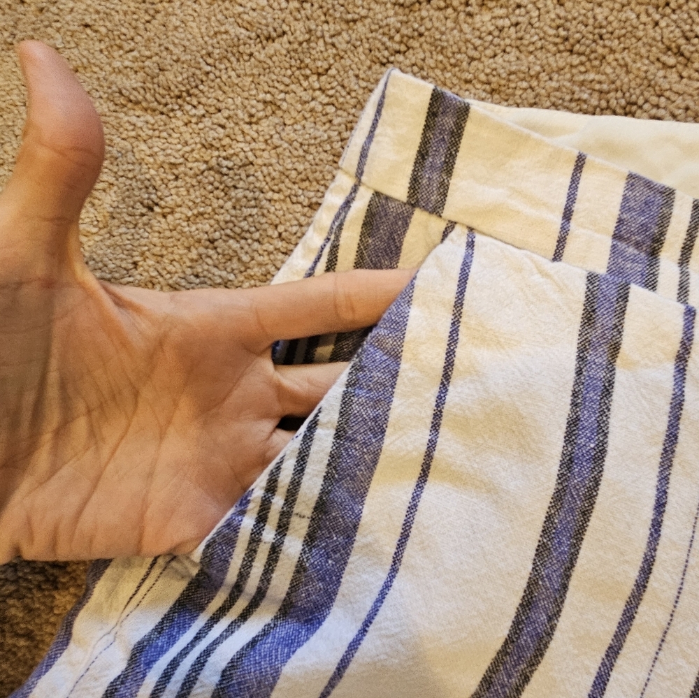 Old Navy Women's striped shorts - Picture 3 of 8